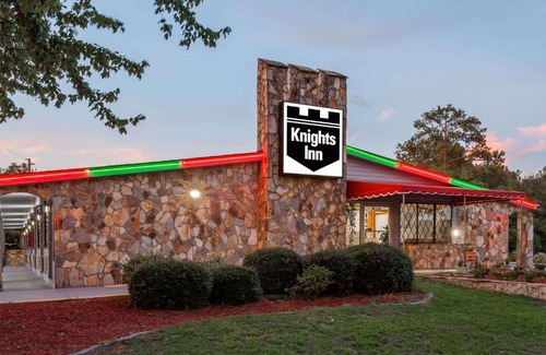 Seven Oaks Hotel | Knights Inn - Columbia