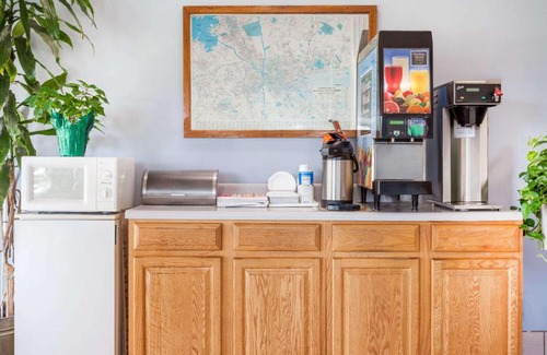 Seven Oaks Hotel | Knights Inn - Columbia