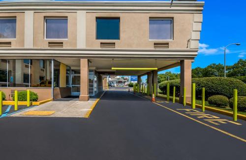 Ogontz Campus Hotel | Knights Inn Phildelphia