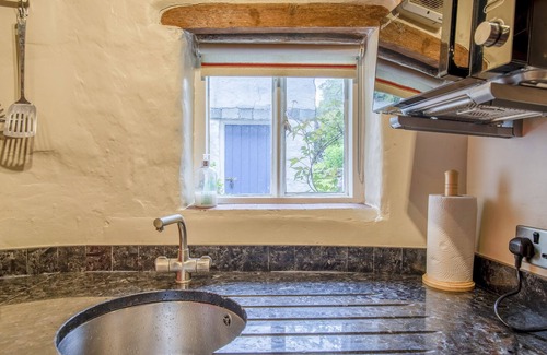 Troutbeck Bridge Cottage | KNOTTS COTTAGE, pet friendly, with open fire in Windermere