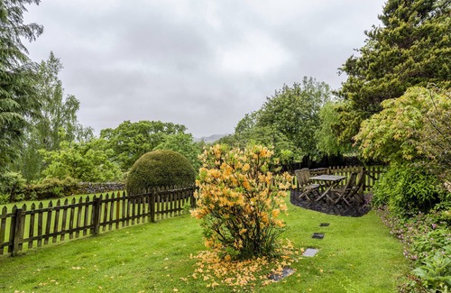 Troutbeck Bridge Cottage | KNOTTS COTTAGE, pet friendly, with open fire in Windermere