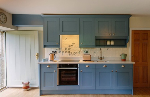 Fourstones Near Bentham Cottage | KNOTTS REST, with a garden in Tosside