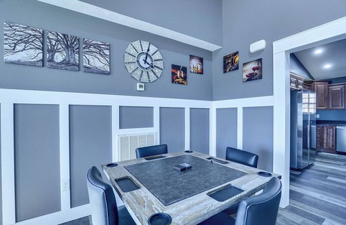 Kodak Cabin | Kodak - Hatters Hide A Way - 3 Bedrooms - Sleeps 12