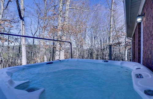 Kodak Cabin | Kodak - Hatters Hide A Way - 3 Bedrooms - Sleeps 12