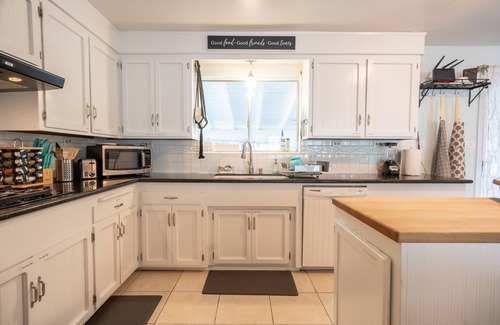 Shasta Lake House | Kokanee Grove ~ Shasta Lake 2ac Estate ~ Pool/HotTub/GameRoom ~Central Location!