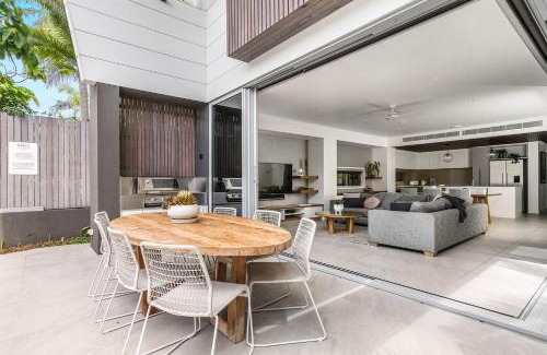 Byron Bay House | Kokos Beach House 2 - Belongil Beach pad with pool