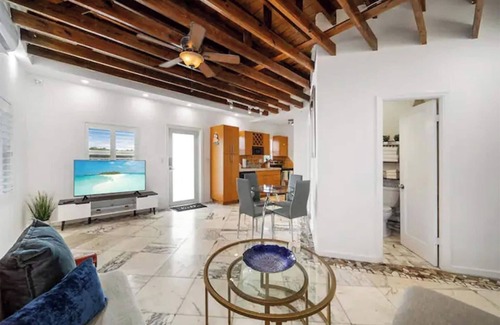 Hollywood Lakes Apartment | Komffy Waterside Escape w/Queen Bed and Free Parking