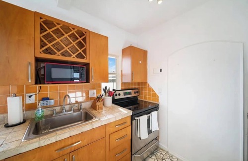 Hollywood Lakes Apartment | Komffy Waterside Escape w/Queen Bed and Free Parking