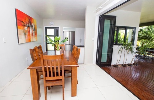 Arorangi Villa | Konoha Family + Unlimited Internet