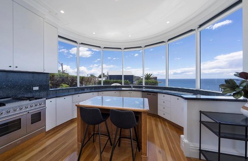 Avalon Beach House | Kookaburra - Oceanfront 4-Bed with Amazing Views