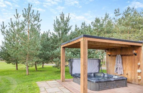 Llansantffraid-ym-Mechain House | Kowloon Park at Bryn Tanat