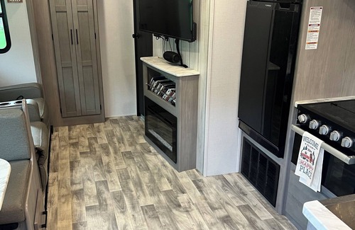 Stockwell House | Kozy Kodiak Camper in Beautiful Crawfordsville