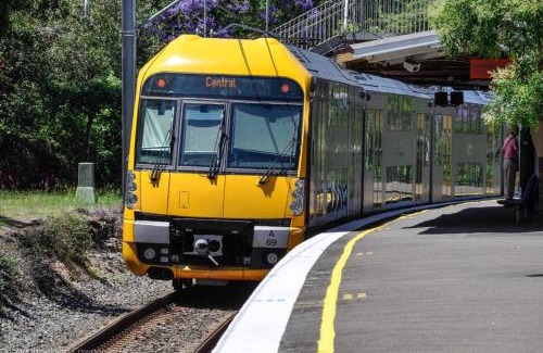 Homebush West Apartment | KozyGuru | Homebush West | 3 Bedroom Apt+Parking