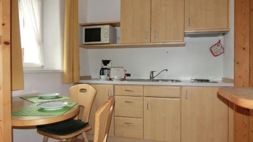 Nalles Apartment | Kreuzwegerhof Nals "Gutshof" - historic living with natural Pool Oasis