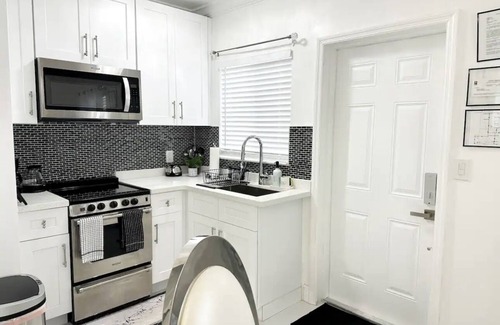 Hallandale Beach Apartment | Krystaldream Vacation Villa…A cozy place in the heart of Hallandale Beach