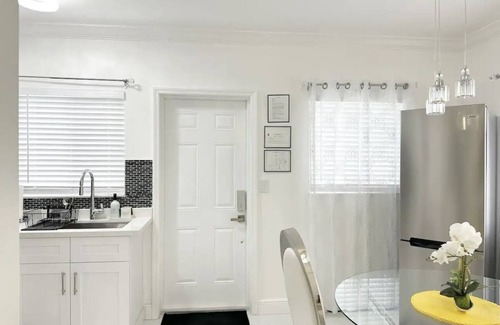 Hallandale Beach Apartment | Krystaldream Vacation Villa…A cozy place in the heart of Hallandale Beach