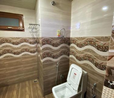 New Manali Bed & Breakfast | KST villa Near Mall Road Manali