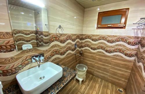 New Manali Bed & Breakfast | KST villa Near Mall Road Manali