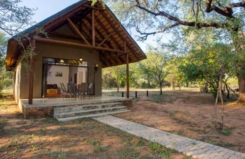 Thorny Bush Game Reserve Cabin | Kubu Bush Lodge