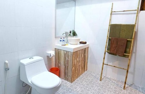 Jimbaran Bay Bed & Breakfast | Kubu Kak Dudung Villas