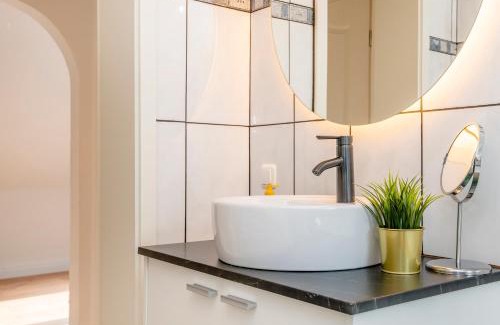 Altendorf Apartment | Kurzzeitglück 24h Self Check-In E04