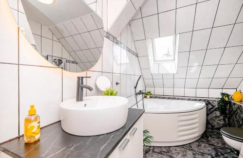 Altendorf Apartment | Kurzzeitglück 24h Self Check-In E04