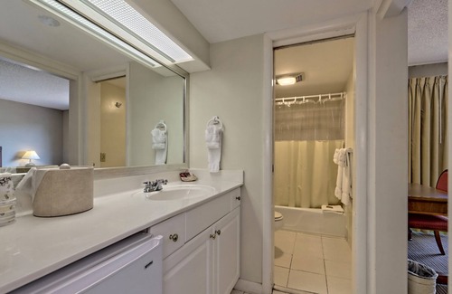 Clayton Condo | KW_201 Two Queen Unit