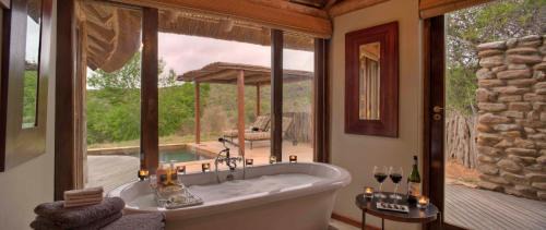 Makana Cabin | Kwandwe Private Game Reserve - Great Fish River Lodge