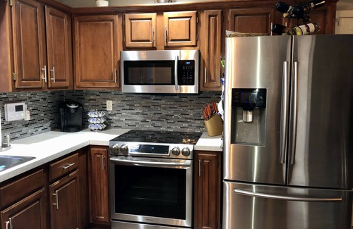 Bridgeport House | KY Derby Ready! Churchill Downs - LESS than 6 minutes!