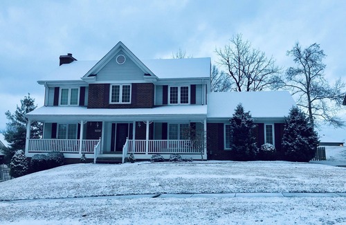 Bridgeport House | KY Derby Ready! Churchill Downs - LESS than 6 minutes!