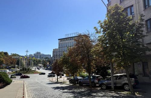 Khreshchatyy Yar Apartment | Kyiv History Apartment