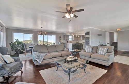 Prescott House | *L*Centrally located *Multi-family getaway *Short drive to Downtown