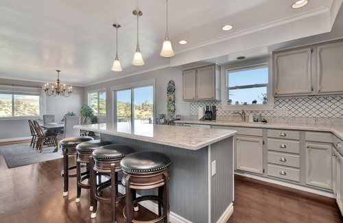 Prescott House | *L*Centrally located *Multi-family getaway *Short drive to Downtown