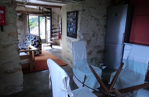 Puyjourdes Cottage | L'Etable - Cottage that overlooks miles of woodland