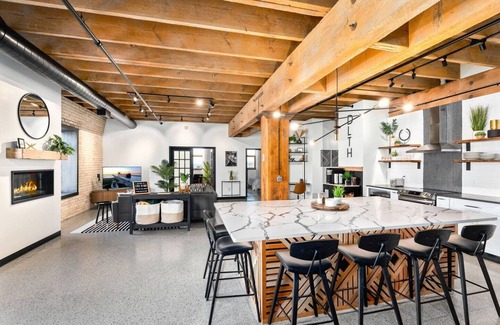 Downtown - Waterfront Condo | L'Etoile du Nord | The Brix | Pool in Canal Park!