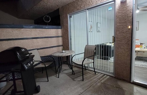 Las Vegas Apartment | L - Fully remodeled and professionally decorated