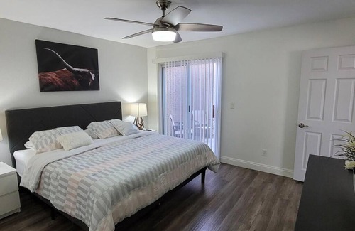 Las Vegas Apartment | L - Fully remodeled and professionally decorated