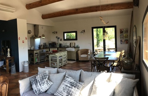 Malemort-du-Comtat Villa | L'Instant Provence" villa in the countryside with breathtaking views and private pool