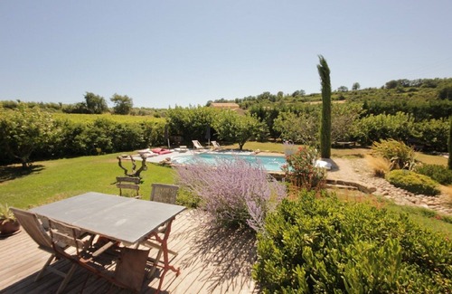 Malemort-du-Comtat Villa | L'Instant Provence" villa in the countryside with breathtaking views and private pool