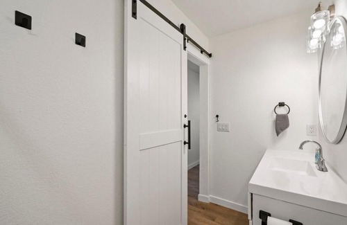 Sierra Vista House | l NEW l Fully Remodeled 3BR 2BTH l 1 Min to Veterans Memorial Park