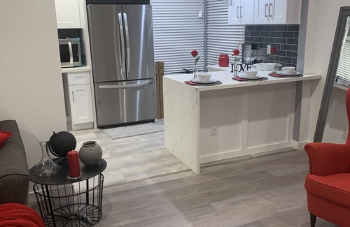 Compton House | LA Adjacent and close to all major LA & OC sites!