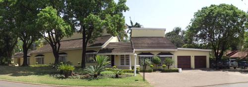 Tzaneen House | La Barune Guest House