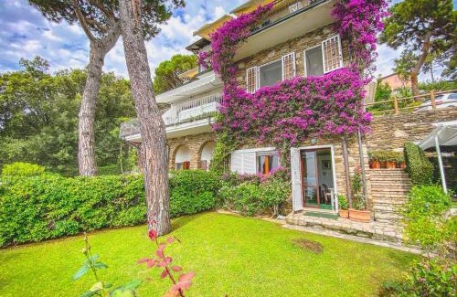 Ameglia Apartment | La Bouganville - accesso a mare privato