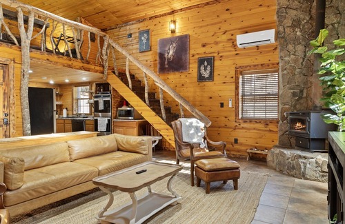 Long Creek Cabin | La Cabaña- The Cabin in Long Creek