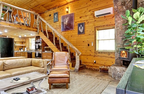 Long Creek Cabin | La Cabaña- The Cabin in Long Creek