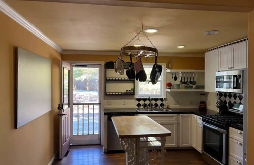 Twin Peaks House | La Casita Cabin Amazing Getaway