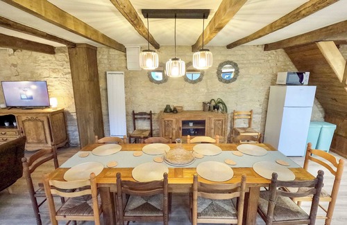 Chaunay House | La Charronnière: Les Écuries