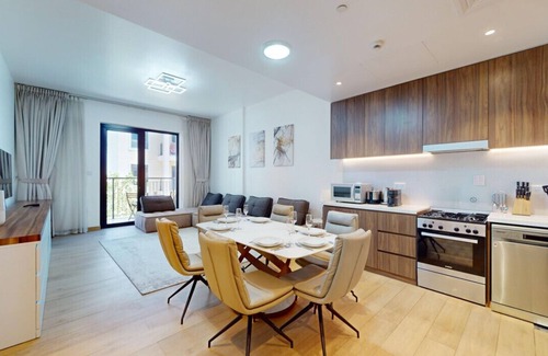 Dubai Apartment | La Cote Building 2 - Spacious One Bedroom