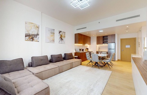 Dubai Apartment | La Cote Building 2 - Spacious One Bedroom