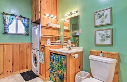 Mindoro House | La Crescent Cottage on Minnesota Bluffs with View!